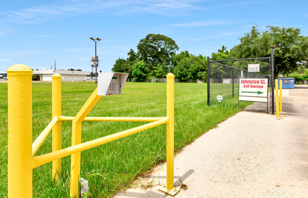 Self-storage units secure fence in Lafayette 70503